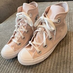 Women’s Converse Size 7.5